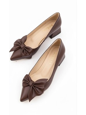 Divolya Camila Kahverengi Fiyonklu (4 Cm) Sivri Burun Topuklu Ayakkabı