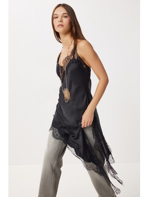 Happiness İstanbul Asimetrik Saten Yüzeyli Dantel Elbise LFN0140 Siyah