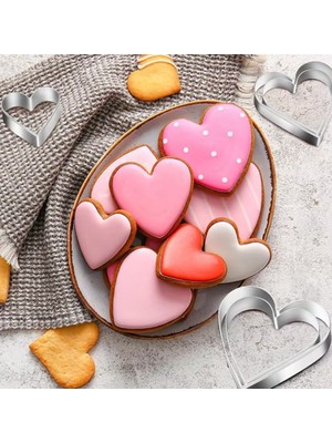 Eşya Dünyası Kalp Şeklinde Kurabiye Kesici – Paslanmaz Çelik Metal Hamur Kesme Kalıbı (3’lü Set)