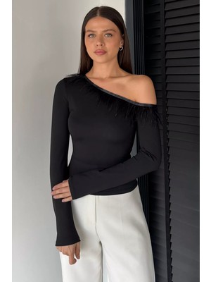 Gülseli Kadın Omuz Dekolteli Ön Tüylü Likralı Bluz P-00018737