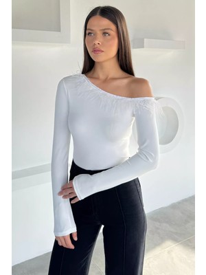 Gülseli Kadın Omuz Dekolteli Ön Tüylü Likralı Bluz P-00018737