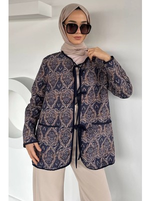 Julude Ön Bağlamalı Kapitoneli Desenli Tesettür Ceket P-00018988