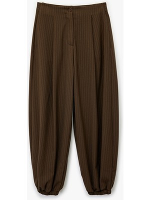 Koton Kadın Relax Kalıp Cep Detaylı Düğmeli Jogger Pantolon Polyester Karışımlı