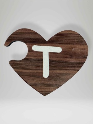 Mundy T Harfi (Sağ Parça) – Ahşap Puzzle Kalp Harf Magnet – Buzdolabı Süsü – Ikili Uyumlu (KOD:1038)