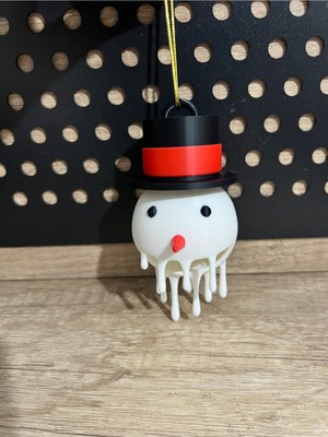 Beyaz Erimiş Kardan Adam Noel Ağacı Süsü 12X6 Cm, Şık ve Sevimli Dekor.