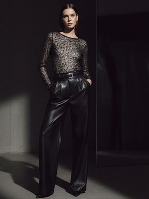 Rivus Yüksek Belli Bol Paçalı Maxi Boy Pileli Vegan Deri Pantolon - Siyah