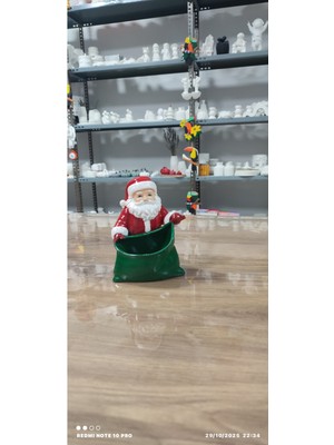 Kırmızı Noel Baba Temalı Yılbaşı Şekerlik, Sevimli ve Şık Dekorasyon.