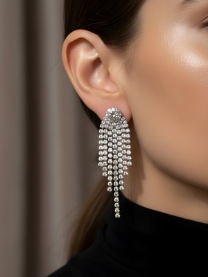 NKT Collection Kadın Gümüş Renk Uzun Taşlı Sallantılı Abiye Küpe Işıltılı Şık