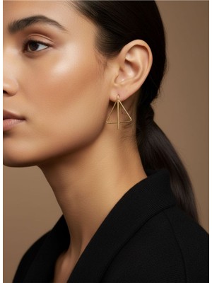 NKT Collection Altın Renk Üçgen Tasarım Minimal Kadın Küpe
