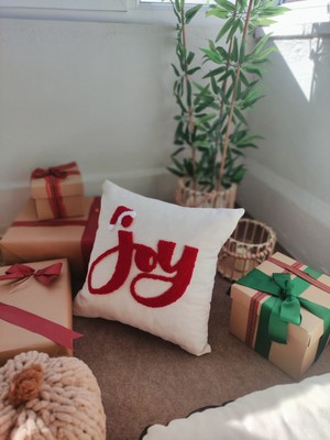 Ekru Noel Işlemeli Kırlent Kılıfı, Yılbaşı Temalı Dekorasyon Parçası