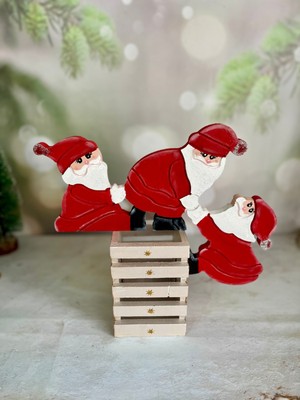 Kırmızı Ahşap Noel Baba Figürü, Sıcak ve Şık Dekorasyon Parçası