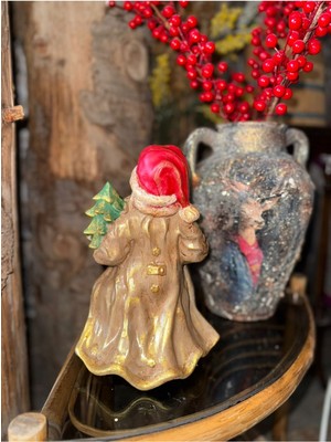 Renkli Noel Baba Biblo, Şık Ev Dekoru, Sıcak Hava Atmosferi, Neşeli ve Canlı Tasarım