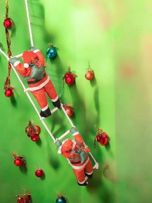 Renkli Noel Baba Tırmanan Dekoratif Figür, Eğlenceli ve Şık Süsleme Parçası