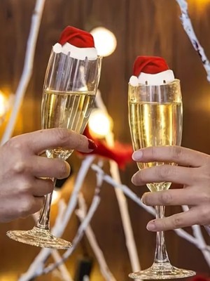 10 Adet Beyaz Dekoratif Yılbaşı Şapkası Karton Süs, 7 Cm, Şık ve Eğlenceli.