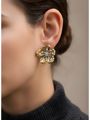 NKT Collection Altın Renk Çiçek Form Parlak Detaylı Zarif Kadın Küpe