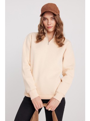 Tudors Kadın Relax Fit Rahat Kesim Pamuklu Içi Polarlı Yarım Fermuarlı Ekru Dik Yaka Sweatshirt