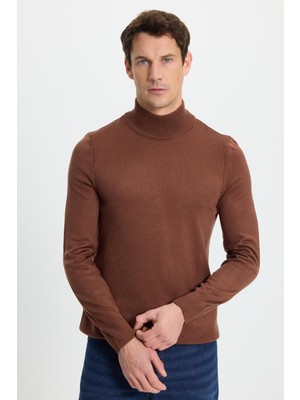 Tudors Erkek Slim Fit Dar Kesim Yumuşak Dokulu Tüylenmeyen Kahverengi Yarım Balıkçı Yaka Triko Kazak