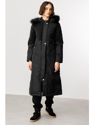 Micca Üst ve Alt Beden Farklı Dolgu Kumaş Peluş Detaylı Spor Manto-Siyah