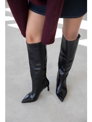Straswans Judd Kadın Siyah Kırışık Deri Çizme İnce Topuklu Neolit Taban ile Rahat ve Şık