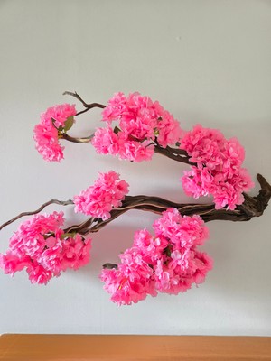 Decoroon El Yapımı Koyu Pembe Çiçekli Sakura Dalı Duvar Dekoru – Doğal Ağaç Dalı Çiçek Tasarımı
