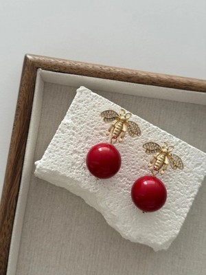 Marka Model Arılı Küpe Kırmızı