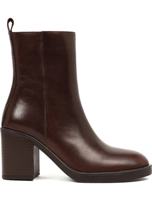 Derimod Kadın Kahverengi Fermuarlı Kalın Topuklu Deri Bot 25WFD203018