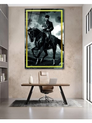Sarı Çerçeve Görünümlü  At Üstünde Atatürk Cam Tablo