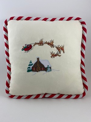 Empressco Kırmızı Beyaz Yılbaşı Nakışlı Yumuşak Şekerli Kırlent, Sıcak ve Şık Dekorasyon Aksesuarı