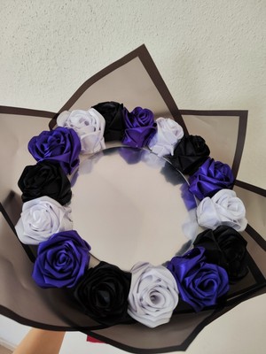 Solmayan Kurdeleden Aynalı Buket