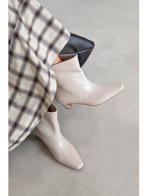 Straswans Viva Kadın Kırışık Deri Bot Bej