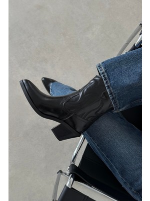 Straswans Hadley Kadın Kırışık Deri Topuklu Bot Siyah