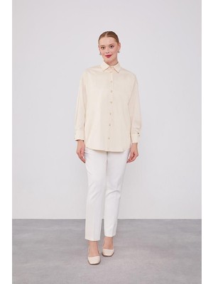 Levidor Bej Düğme Detaylı Gömlek