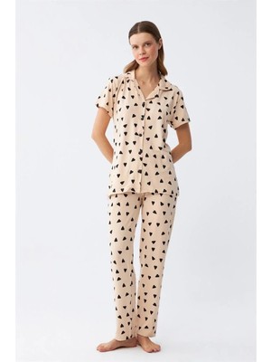 Çamaşır Kenti Kadın Krem Rengi Kalp Desenli Önden Düğmeli Pijama Takımı