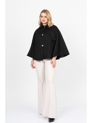 MissVina Bowsleeve Cape – Fiyonk Detaylı Premium Kaşe Panço 2636