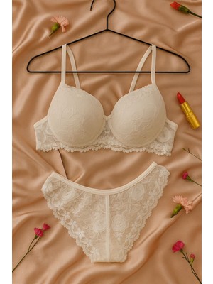 Beyaz Dantelli Push Up Sütyen Takımı 2 Parça Ayarlanabilir Askı ile Romantik ve Zarif Tasarım