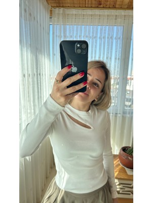 Elif Tarakçı Butik Beyaz Yaka Detaylı Triko