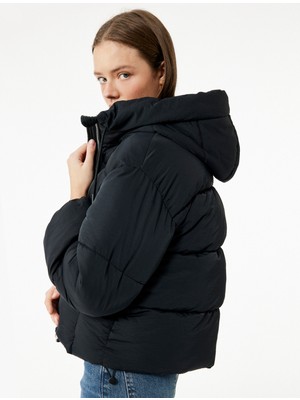 Koton Rahat Kalıp Fermuarlı Kapüşonlu Kapitoneli Dik Yaka Şişme Mont