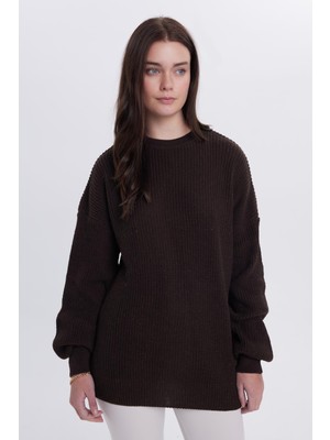 Tudors Kadın Oversize Geniş Kesim Örme Detaylı Bisiklet Yaka Kahverengi Kazak