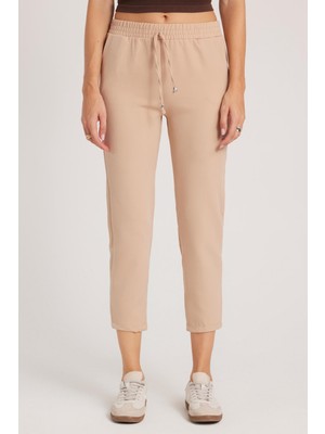 Tudors Kadın Relax Fit Rahat Kesim Yüksel Bel Dar Paça Beli Lastikli Bağcıklı açık Bej Pantolon