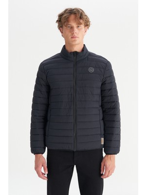 Wrangler W2520510001 Siyah Erkek Regular Fit Normal Kesim Dik Yaka Cepli Şişme Mont