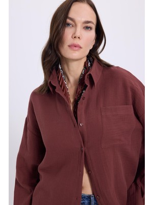 Tudors Kadın Oversize Geniş Kesim %100 Pamuk Müslin Kumaş Uzun Kollu Cepli Dokulu Kahverengi Gömlek