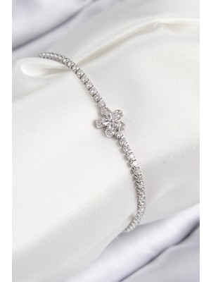 Pirinç Zirkon Taşlı Çiçek Gümüş Renk Kadın Bileklik