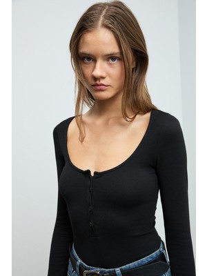 Grimelange Luz Kadın Balerin Yaka Önü Yarım Patlı Vücuda Oturan Slim Fit Çıtçıtlı Siyah Body