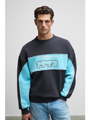 Grimelange Monty Erkek Yuvarlak Yaka Baskılı Omuzları Yeşil Renkte Relaxed Fit Antrasit Sweatshirt