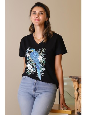 Nazen Giyim Desenli Kısa Kollu V Yaka Siyah  Kadın T-Shirt 31-2y5
