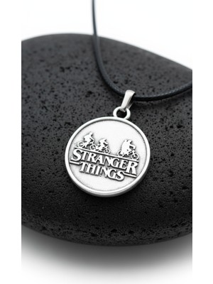 Alooya Stranger Things  Gümüş Kaplama Deri İp Kolye