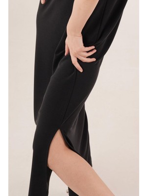 Pusula Sepeti Yırtmaç Detaylı Kısa Kollu Salaş Maxi Siyah Elbise