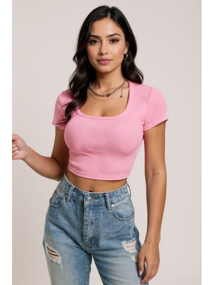 Kadın Pembe Yarım Kol Düz Yaka Crop Top Bluz – Şık, Rahat ve Kolay Kombinlenebilir
