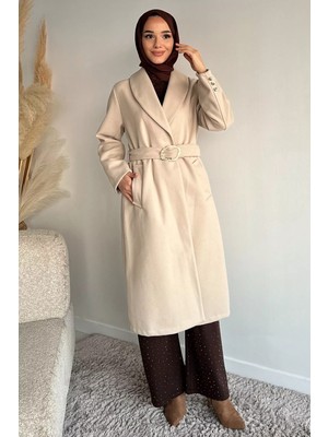 Julude Bel Kuşaklı Gold Toka Detaylı Tesettür Kaşe Kaban P-00019460