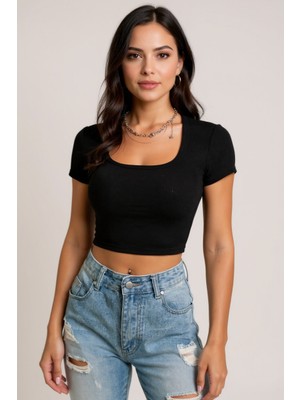 Kadın Siyah Yarım Kol Düz Yaka Crop Top Bluz – Şık, Rahat ve Kolay Kombinlenebilir